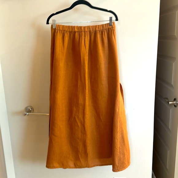 Linen skirt with side slits - Picture 2 of 3